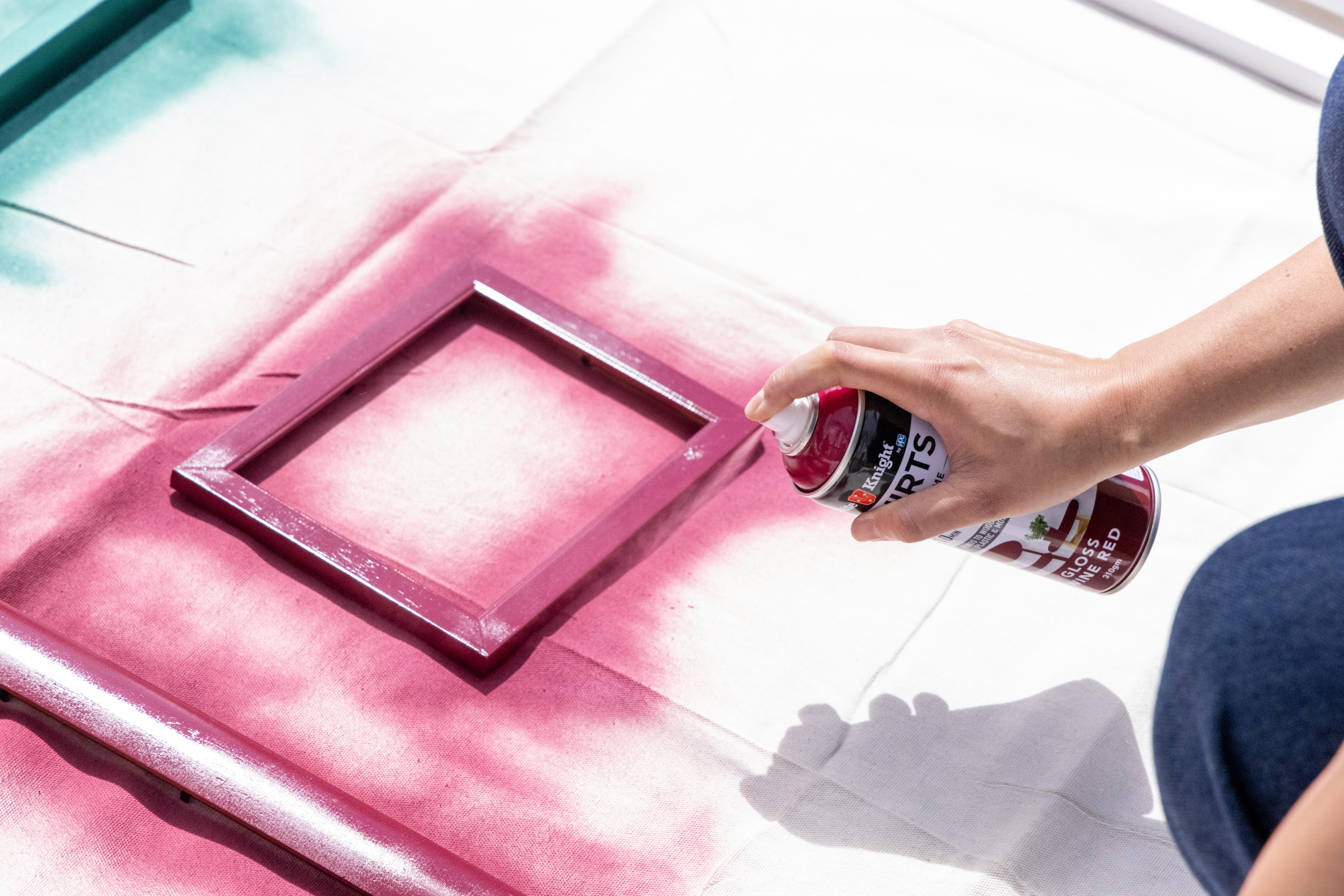 DIY Picture-Perfect Photo Frames With White Knight Squirts 